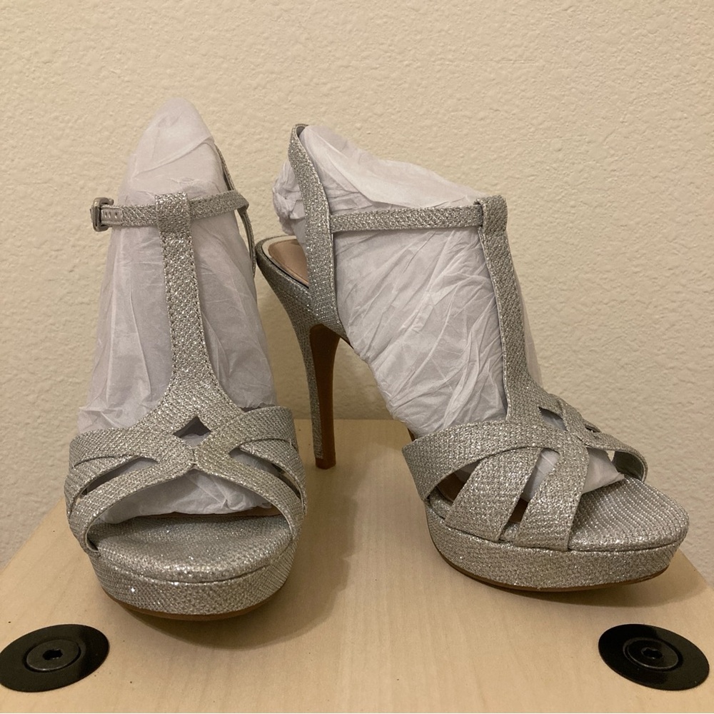 Gianni Bini Silver Sparkle Women's Heels - Picture 2 of 9